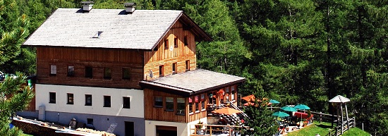 Sadnighaus (1876 m) in Austria – OEAV mountain hut