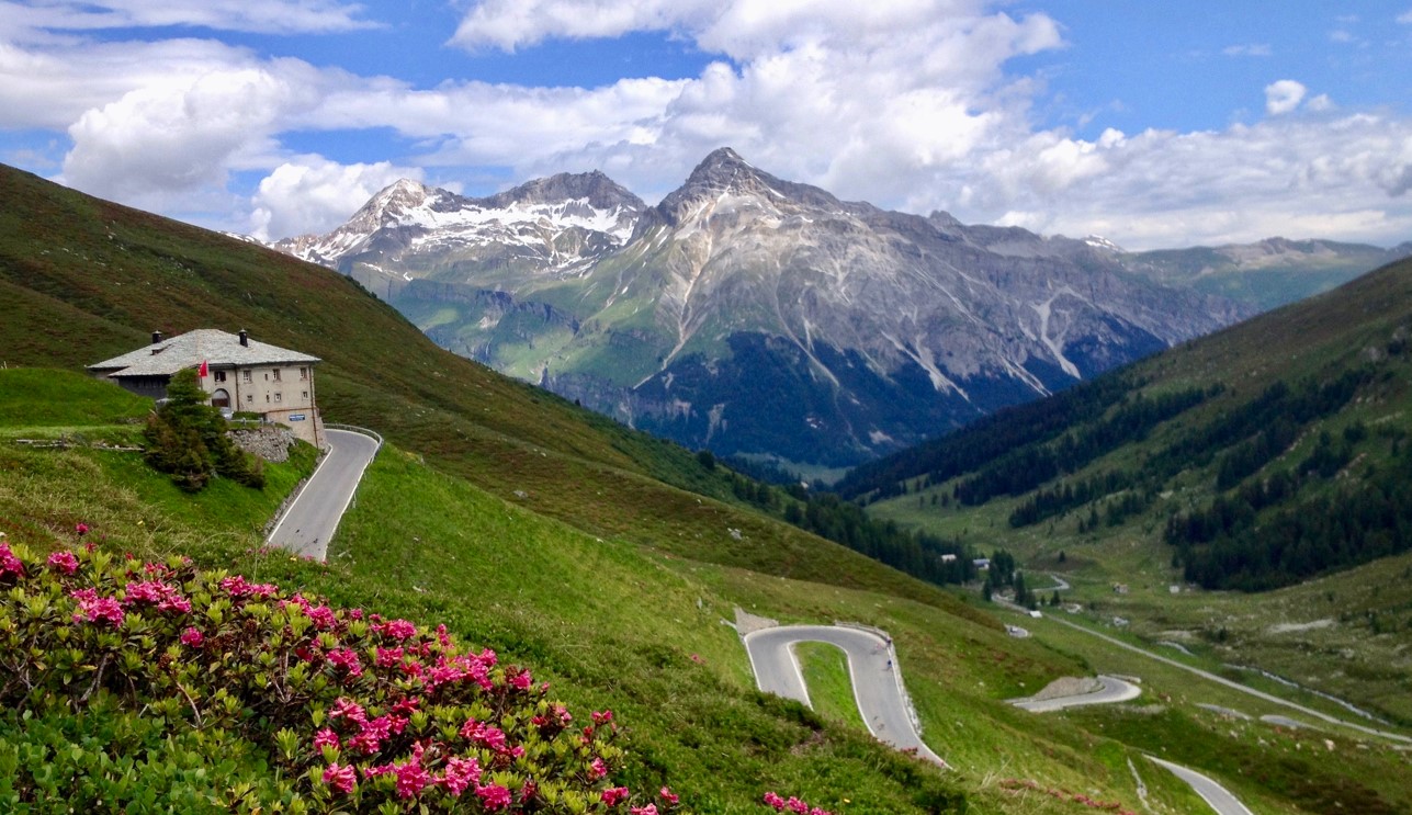 Berghaus Splügenpass (2035 m) v Švýcarsku – horská chata SAC